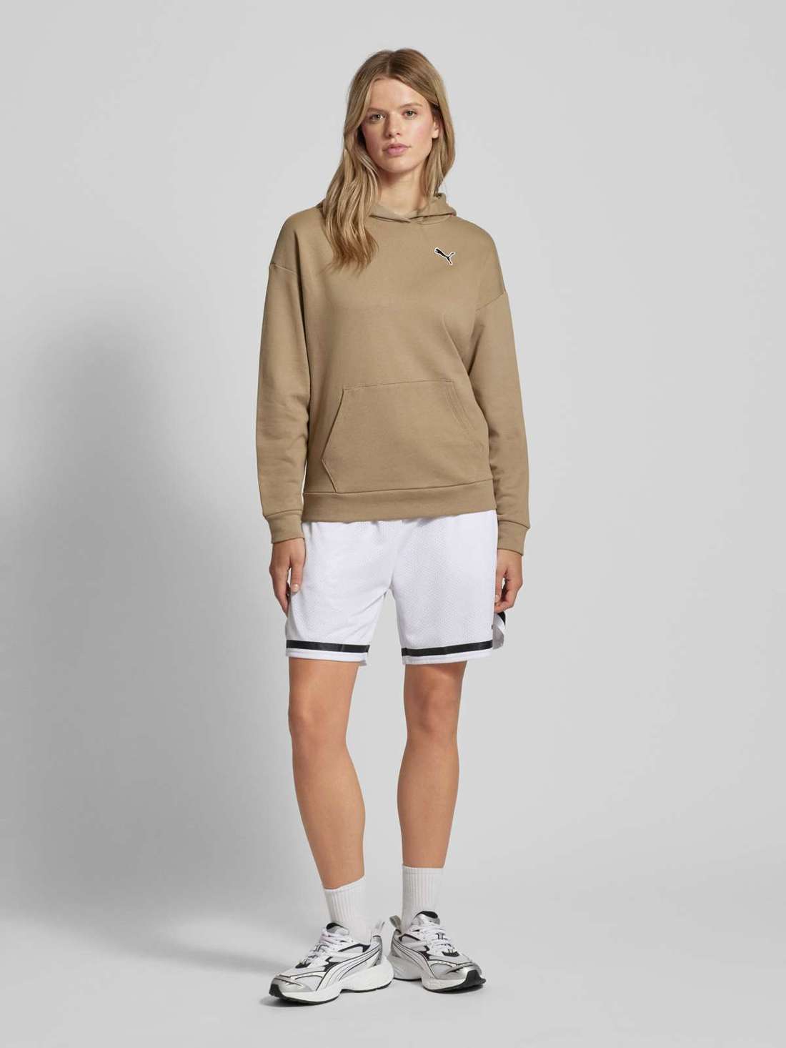 Толстовка оверсайз с пришитыми лейблами