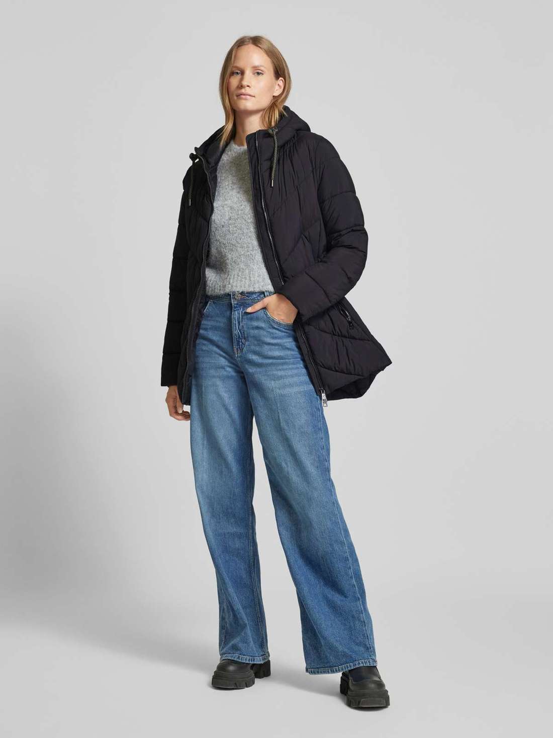 Стеганая куртка с карманами на молнии