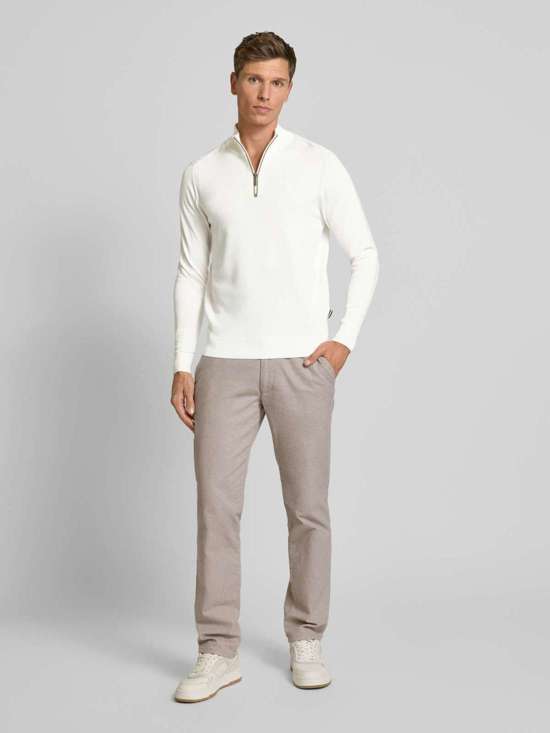 Вязаный свитер с вышивкой логотипа