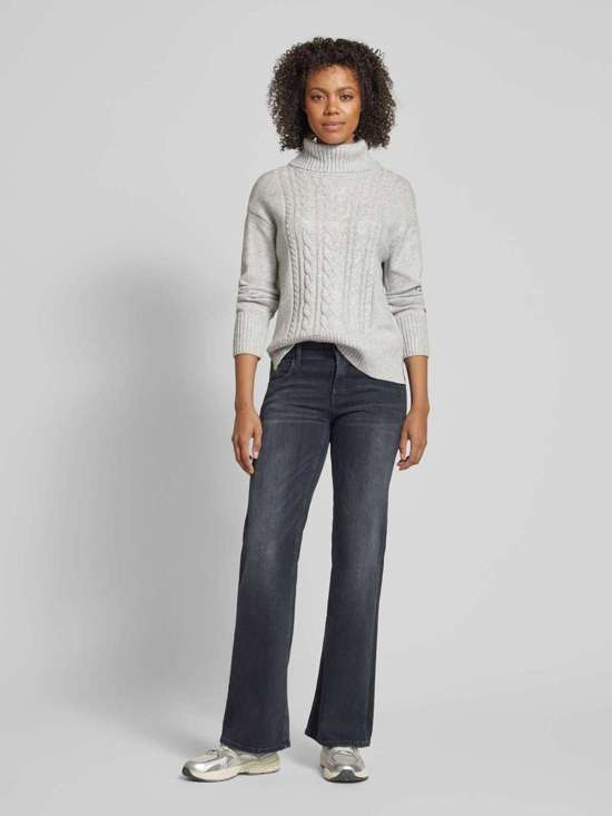 Свитер с высоким воротником косой вязки