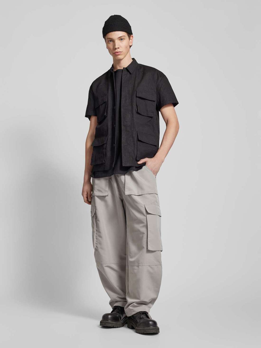 Брюки-карго с лейблом Guide