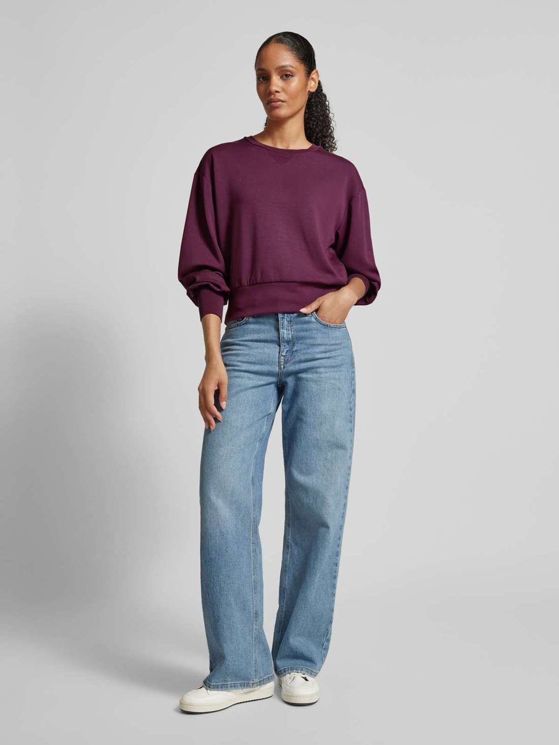 Вязаный свитер с ребристыми манжетами