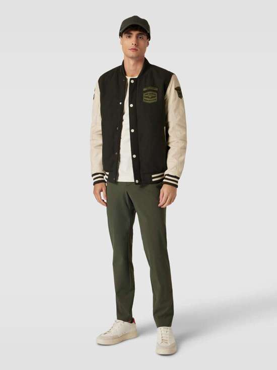 Брюки узкого кроя с боковыми карманами