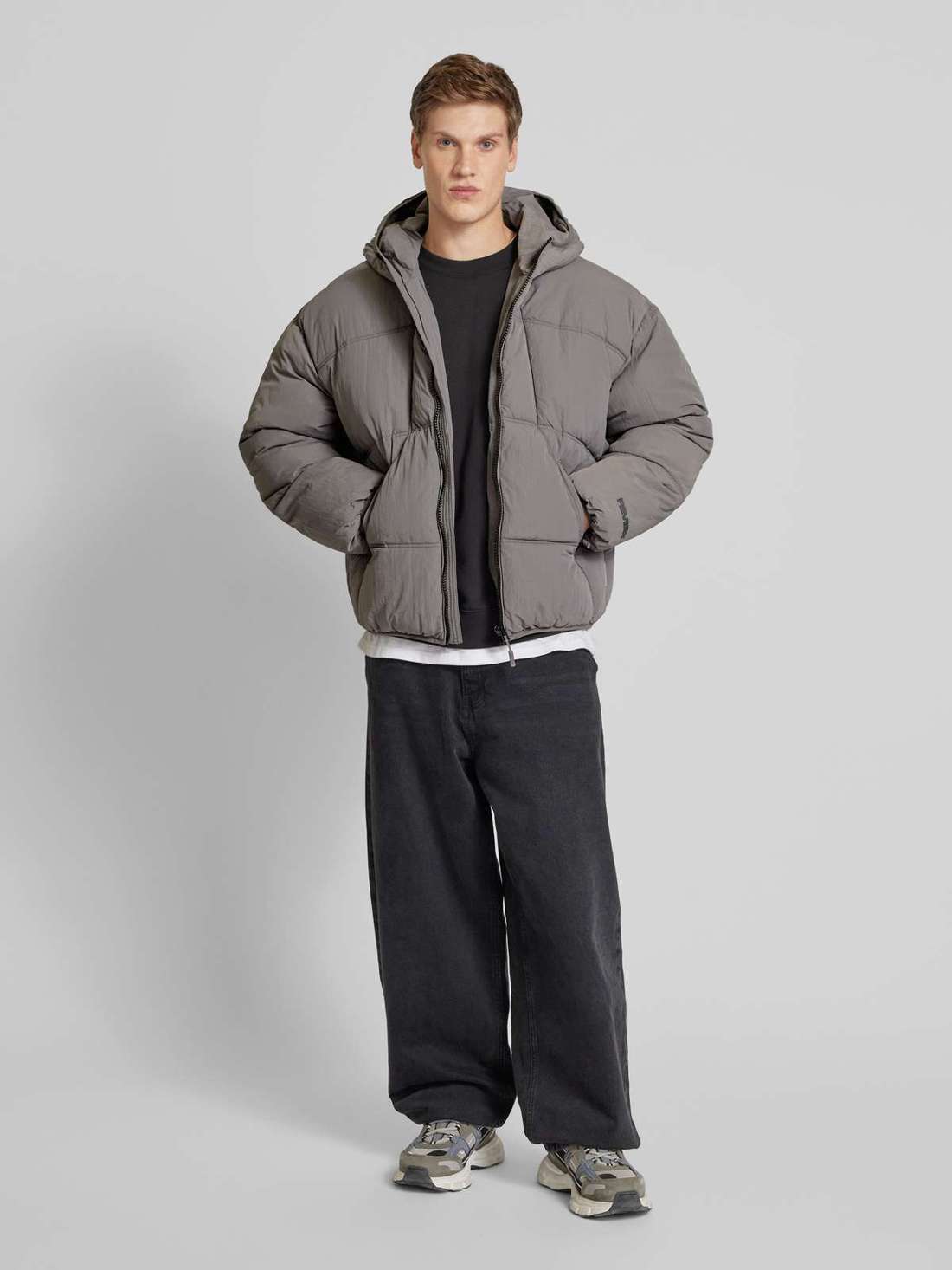 Стеганая куртка с карманами на молнии