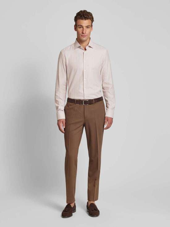 Деловая рубашка приталенного кроя с воротником «Кент»