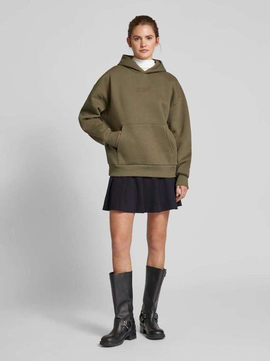 Толстовка с отстрочкой-ярлыком и карманом-кенгуру