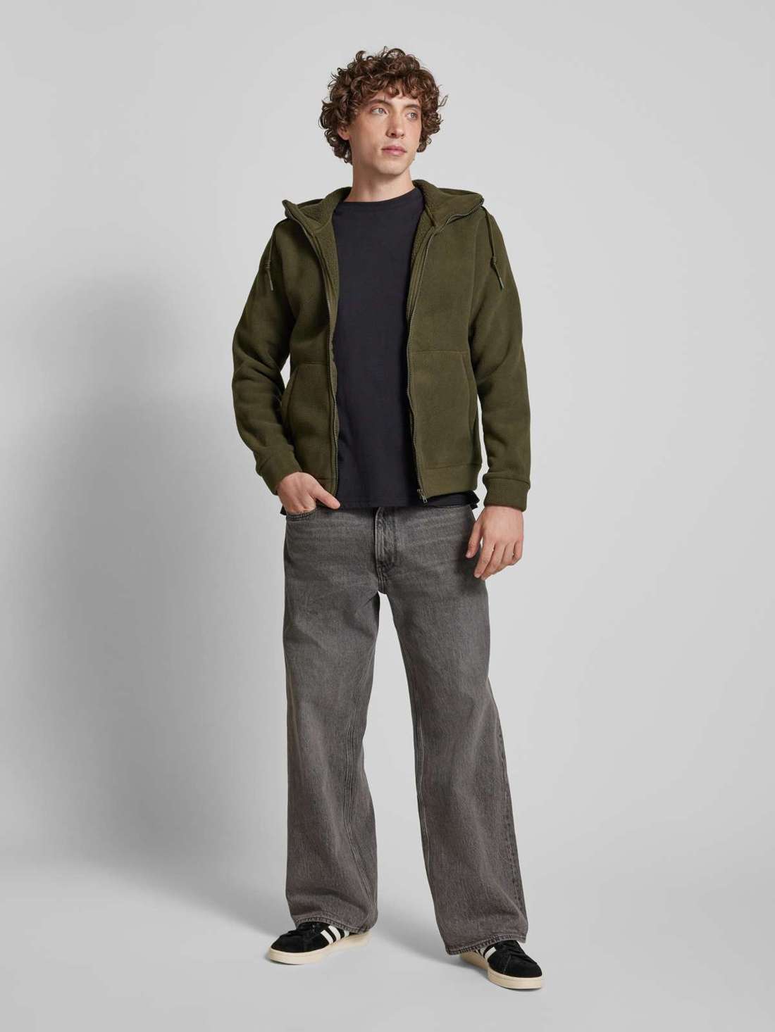 Флисовая куртка с капюшоном