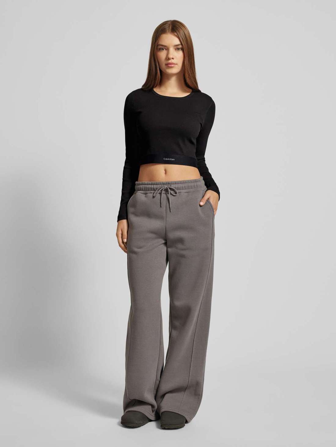 Укороченный длинный рукав с круглым вырезом