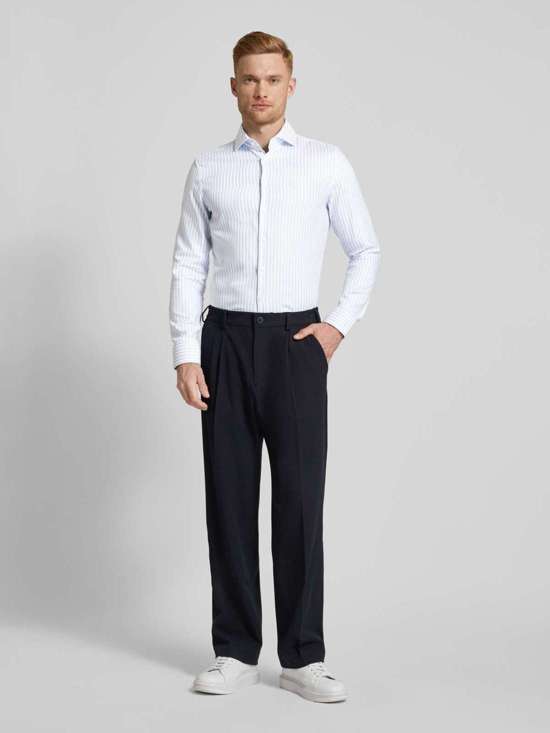 Деловая рубашка приталенного кроя с воротником «Кент»