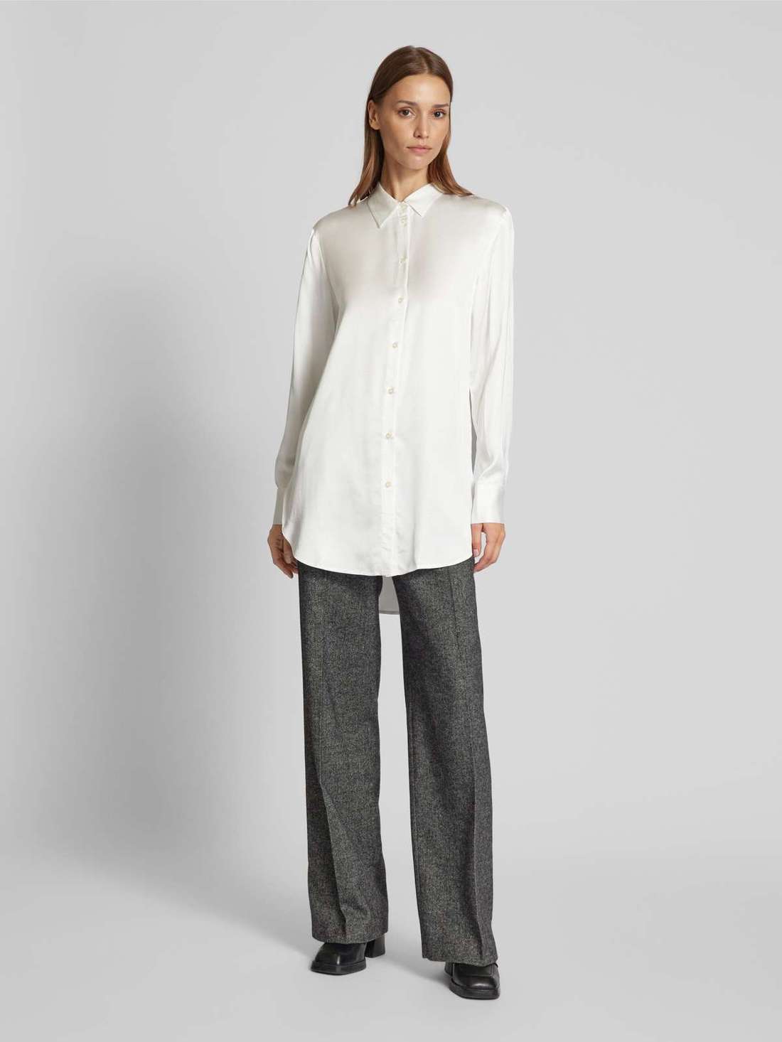 Блузка-рубашка стандартного кроя с манжетами