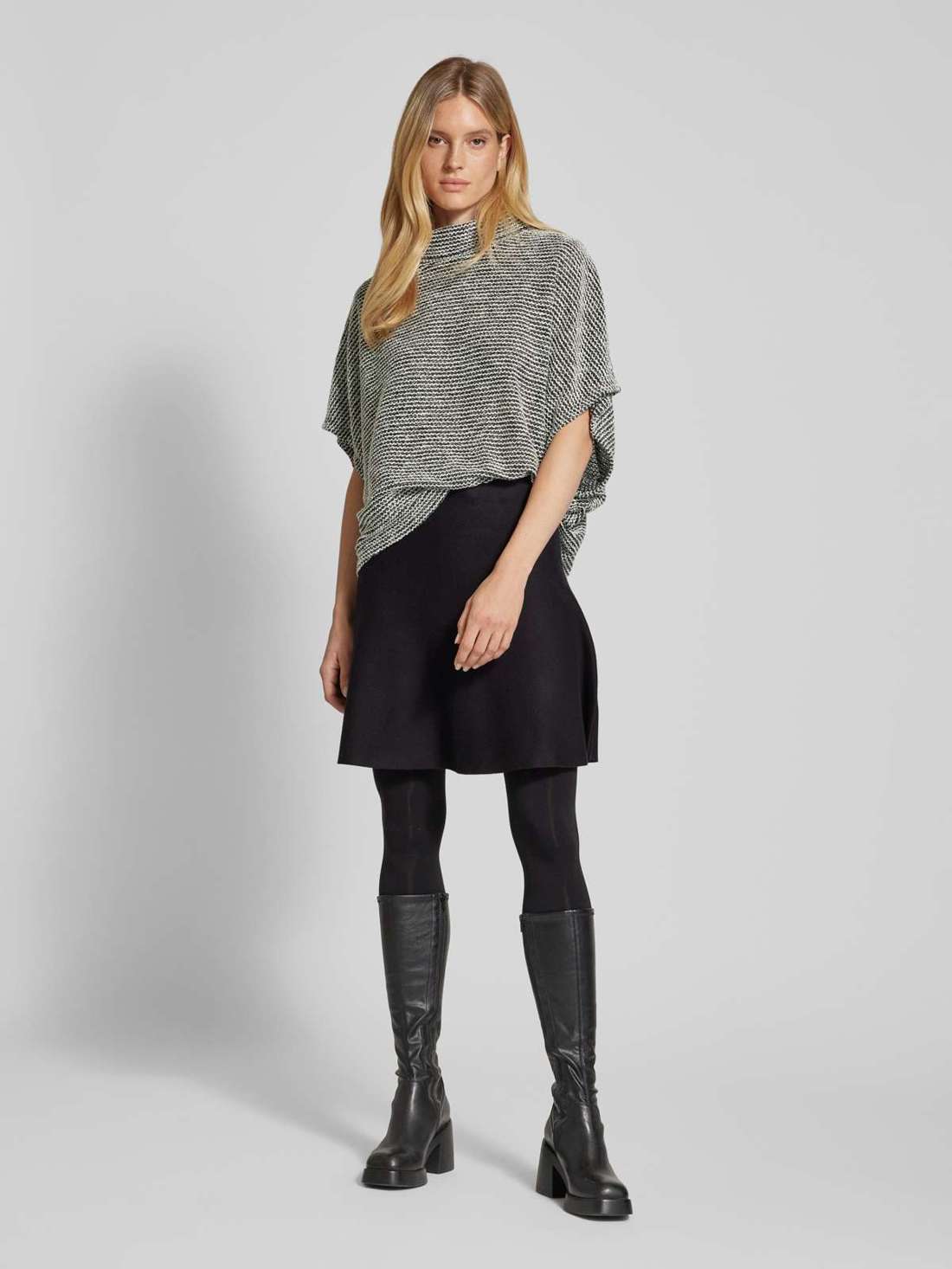 Свитер с высоким воротником и рукавами 3/4