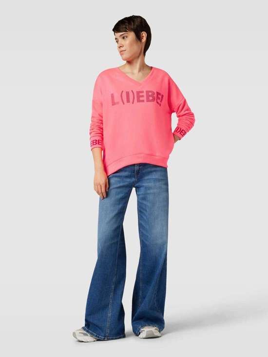 толстовка с V-образным вырезом L(I)EBE!