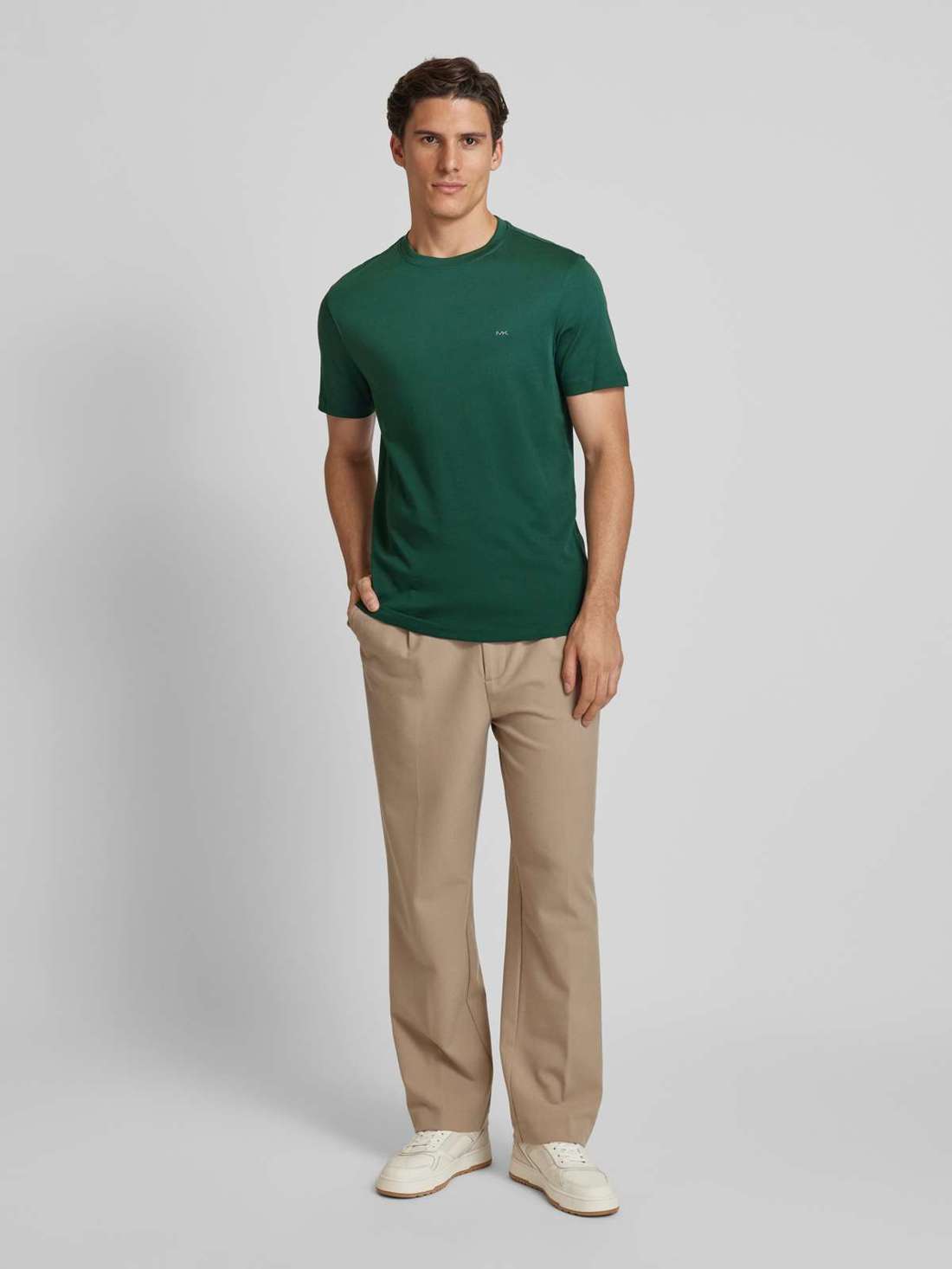 Футболка с вышивкой этикетки