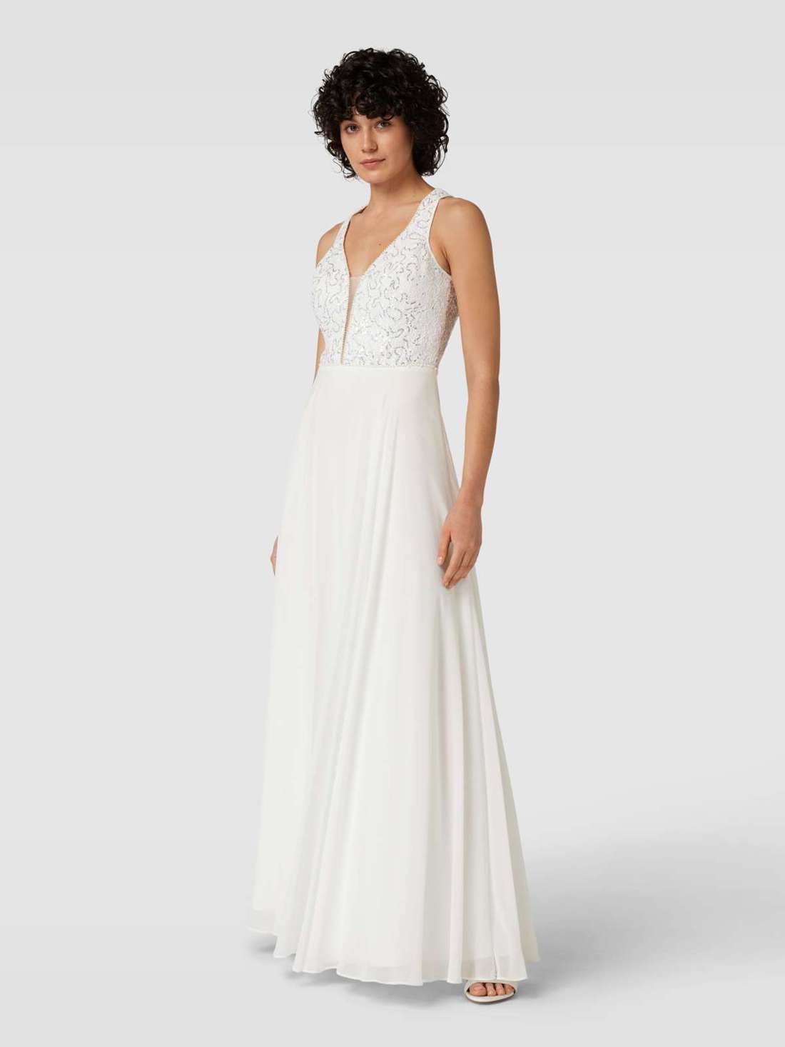 Вечернее платье с жемчугом