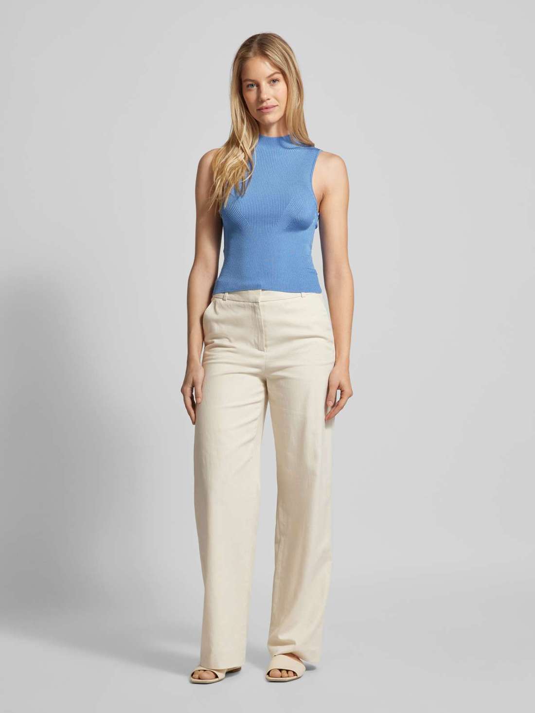 Майка с воротником стойкой