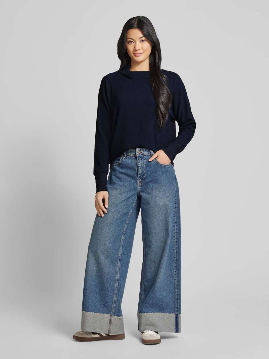 Лонгслив из смесовой вискозы с воротником стойкой Kesine