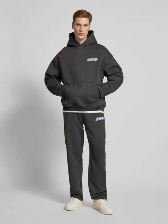 Толстовка оверсайз с принтом этикетки