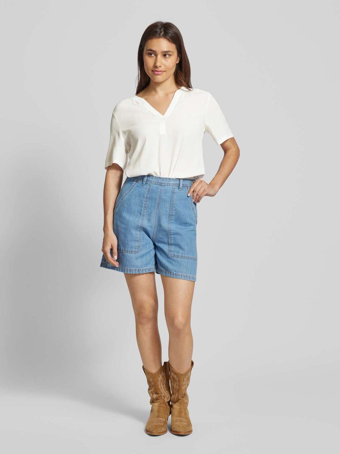 блузка с V-образным вырезом