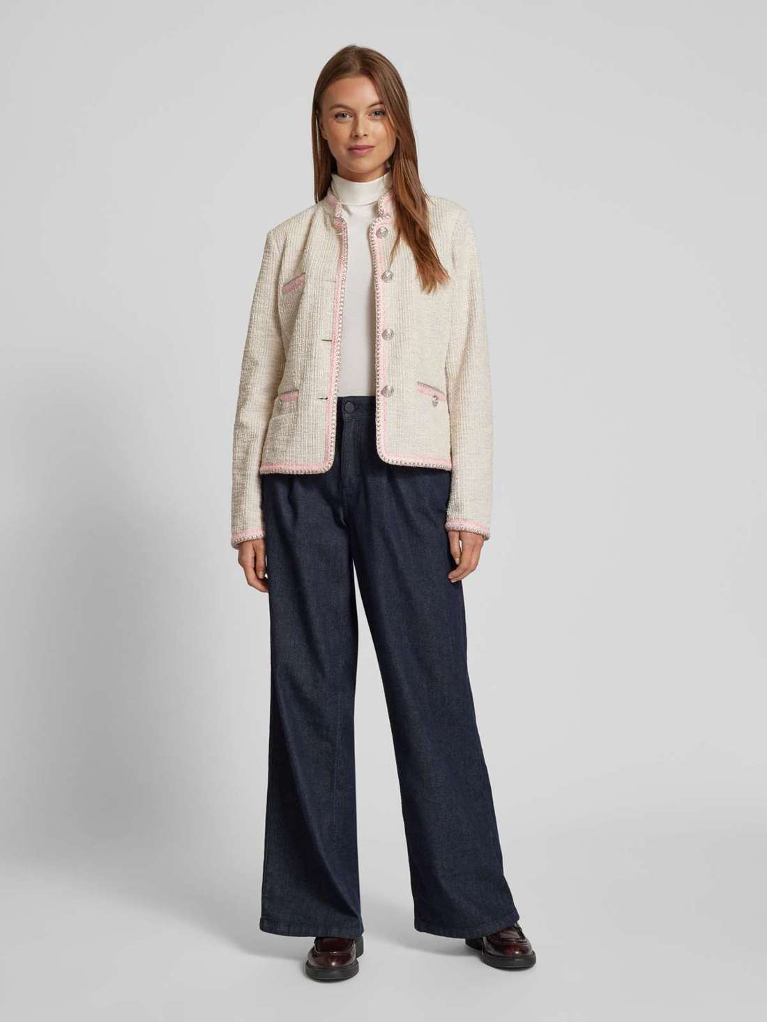 Блейзер из фантазийной пряжи