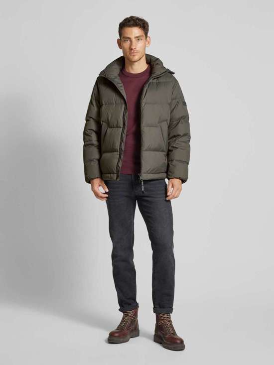 Пуховик стандартного кроя со съемным капюшоном