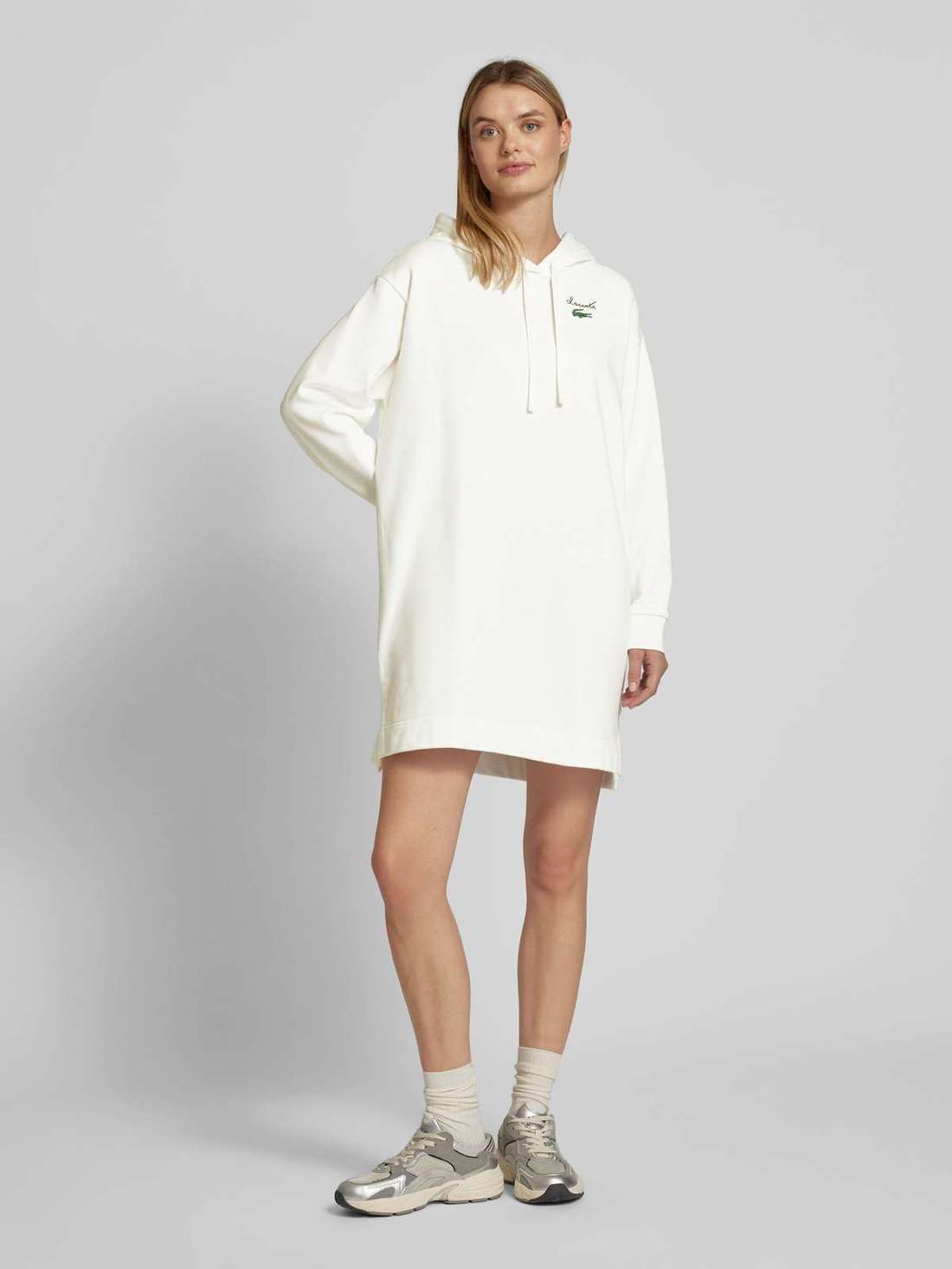 спортивное платье с капюшоном