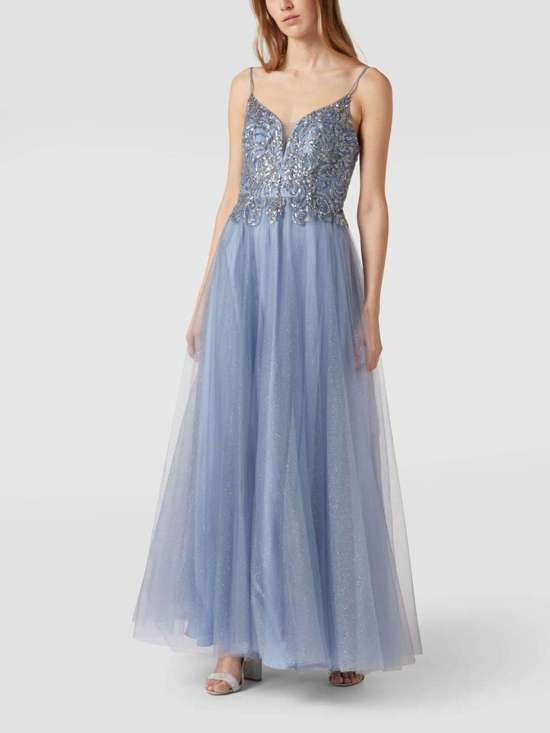 Вечернее платье с пайетками