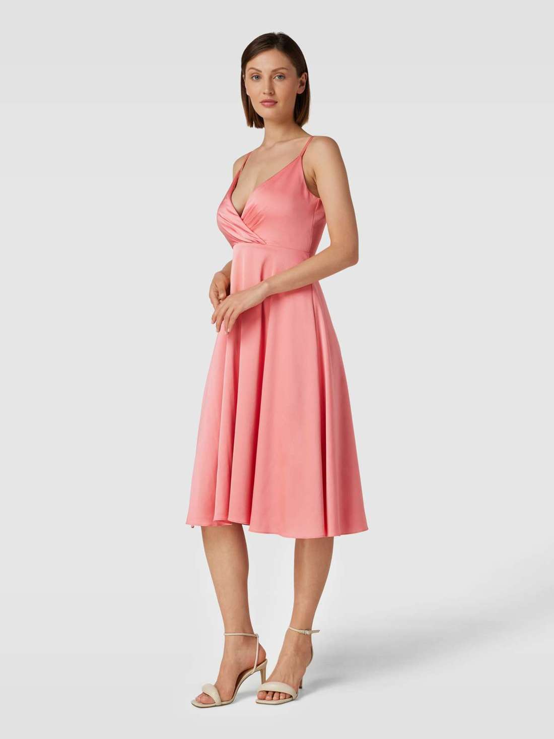 Коктейльное платье с запахом