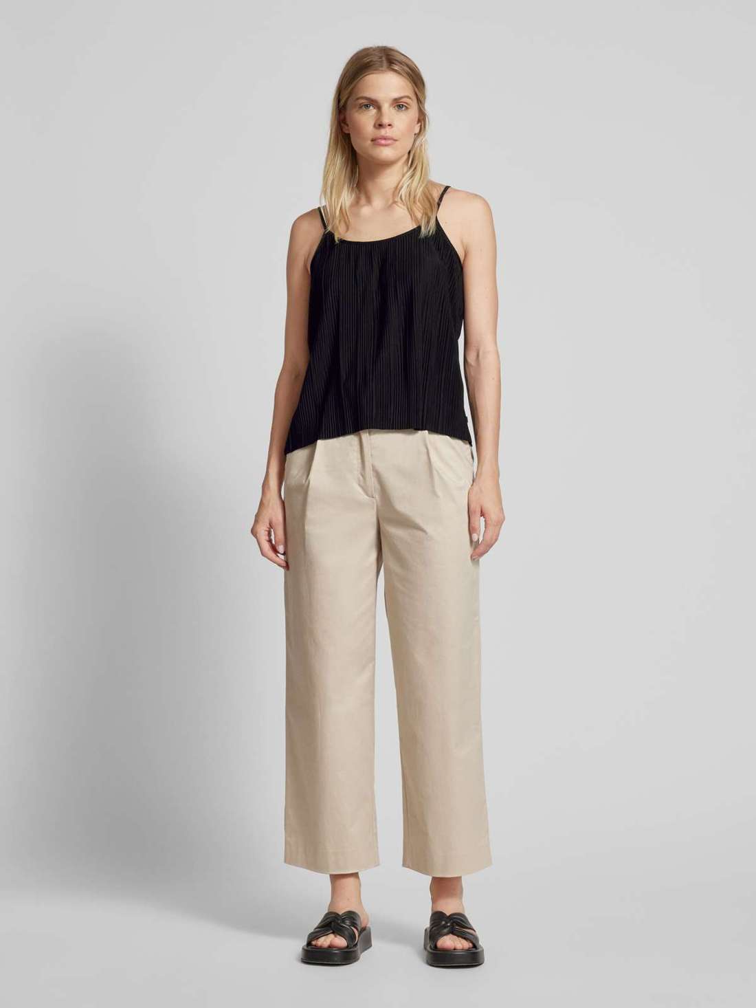 Топ на бретелях со складками