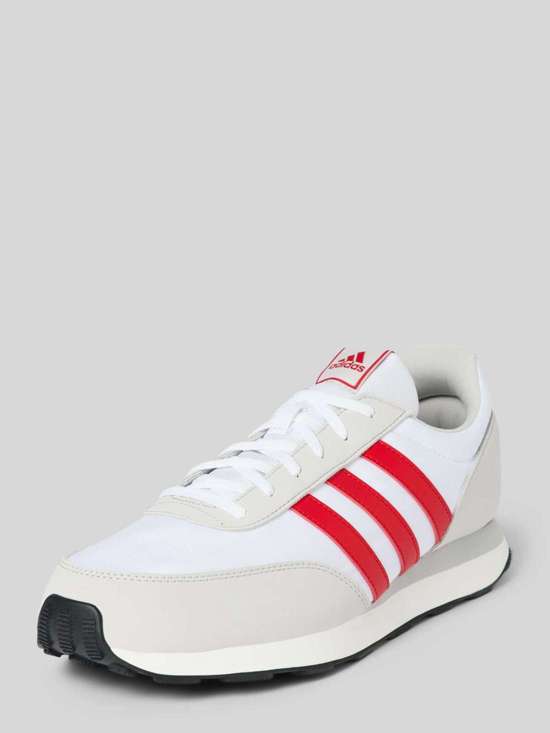 Кроссовки с полосками с логотипом