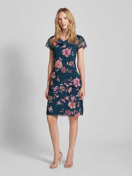 Многоярусное коктейльное платье длиной до колена