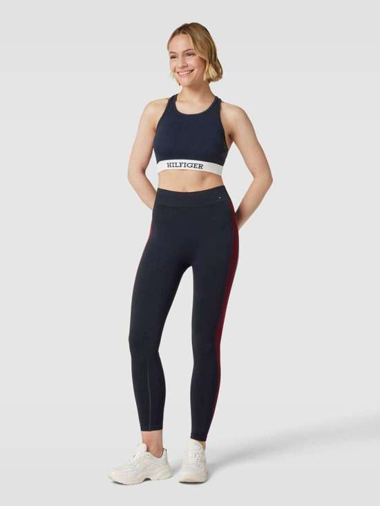 Укороченный топ с этикеткой