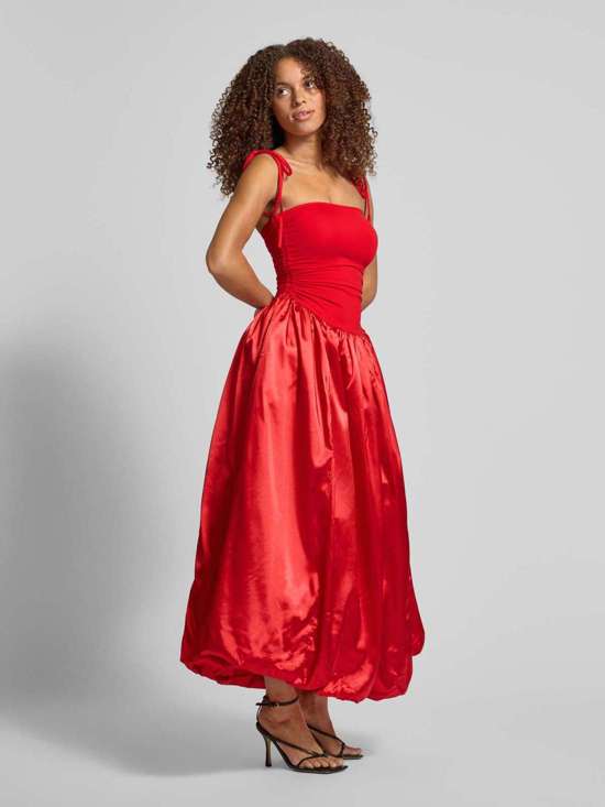 Вечернее платье с рюшами Alexa