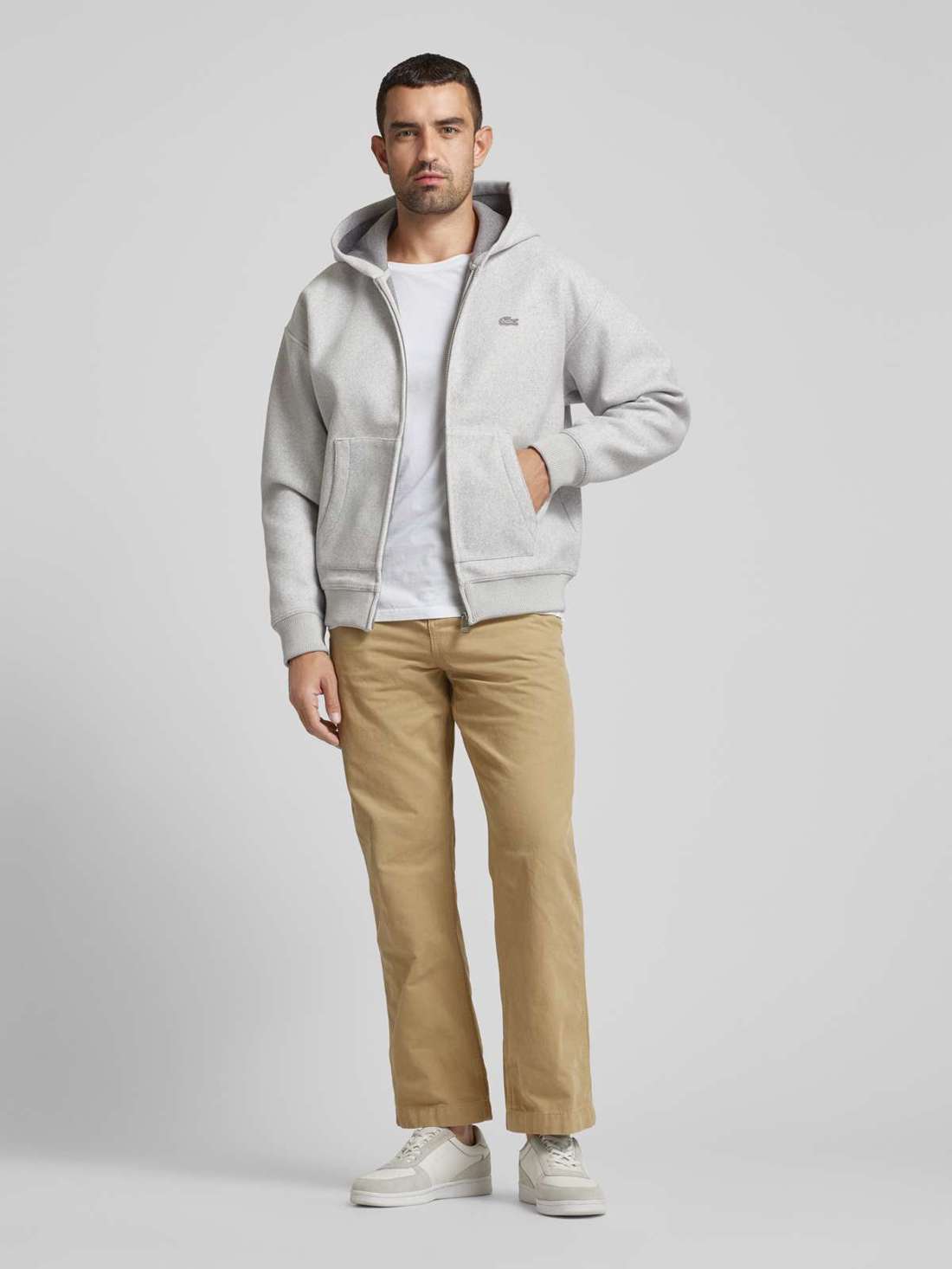 Толстовка с вышитым логотипом