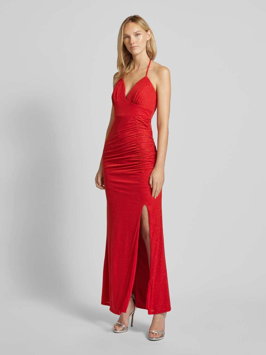 Вечернее платье с разрезом