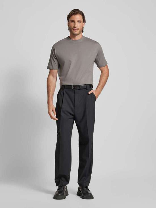 футболка с круглым вырезом