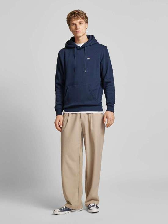 Толстовка обычного кроя с пришитыми этикетками