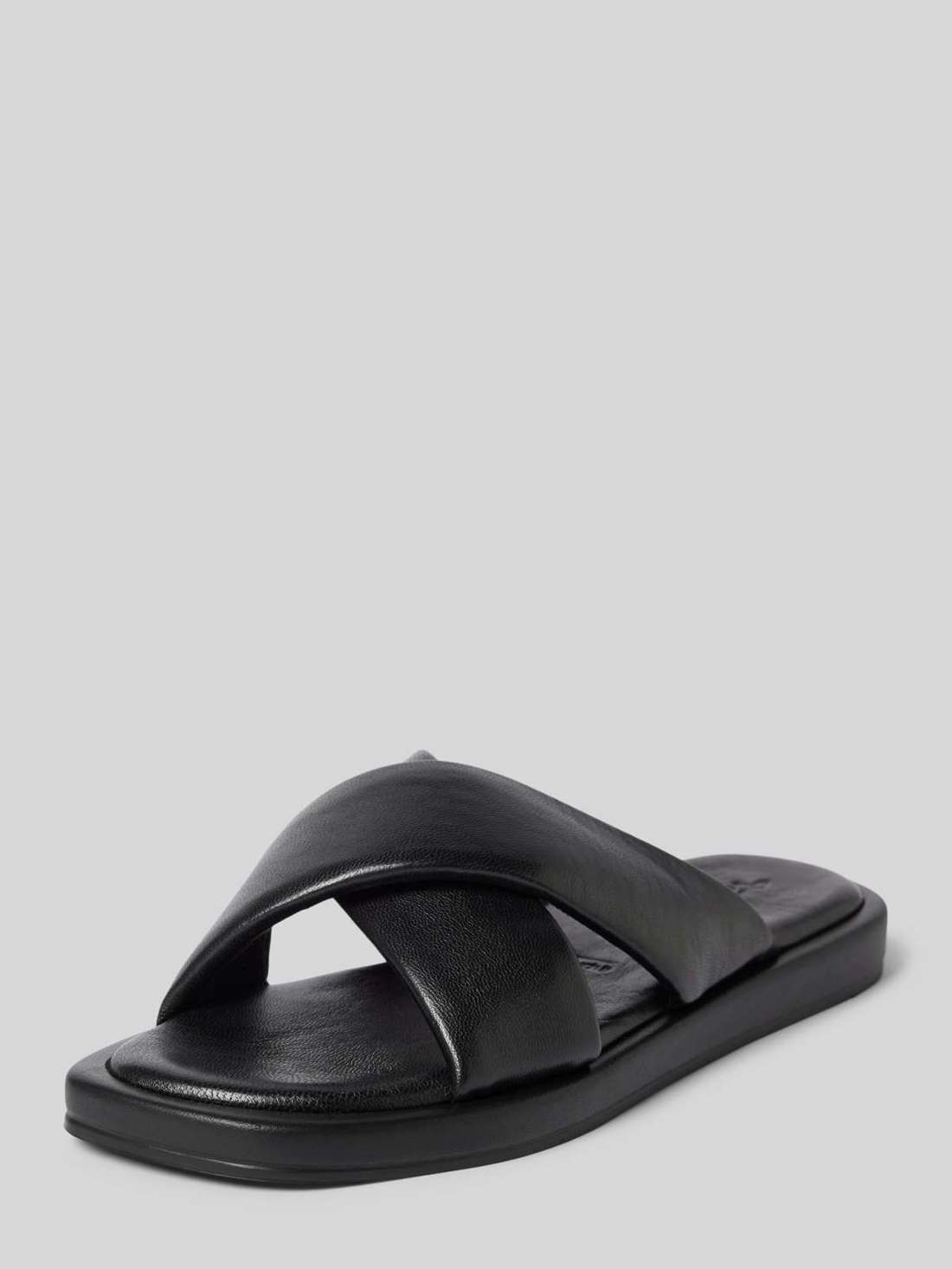 Кожаные шлепанцы со скрещенными ремешками