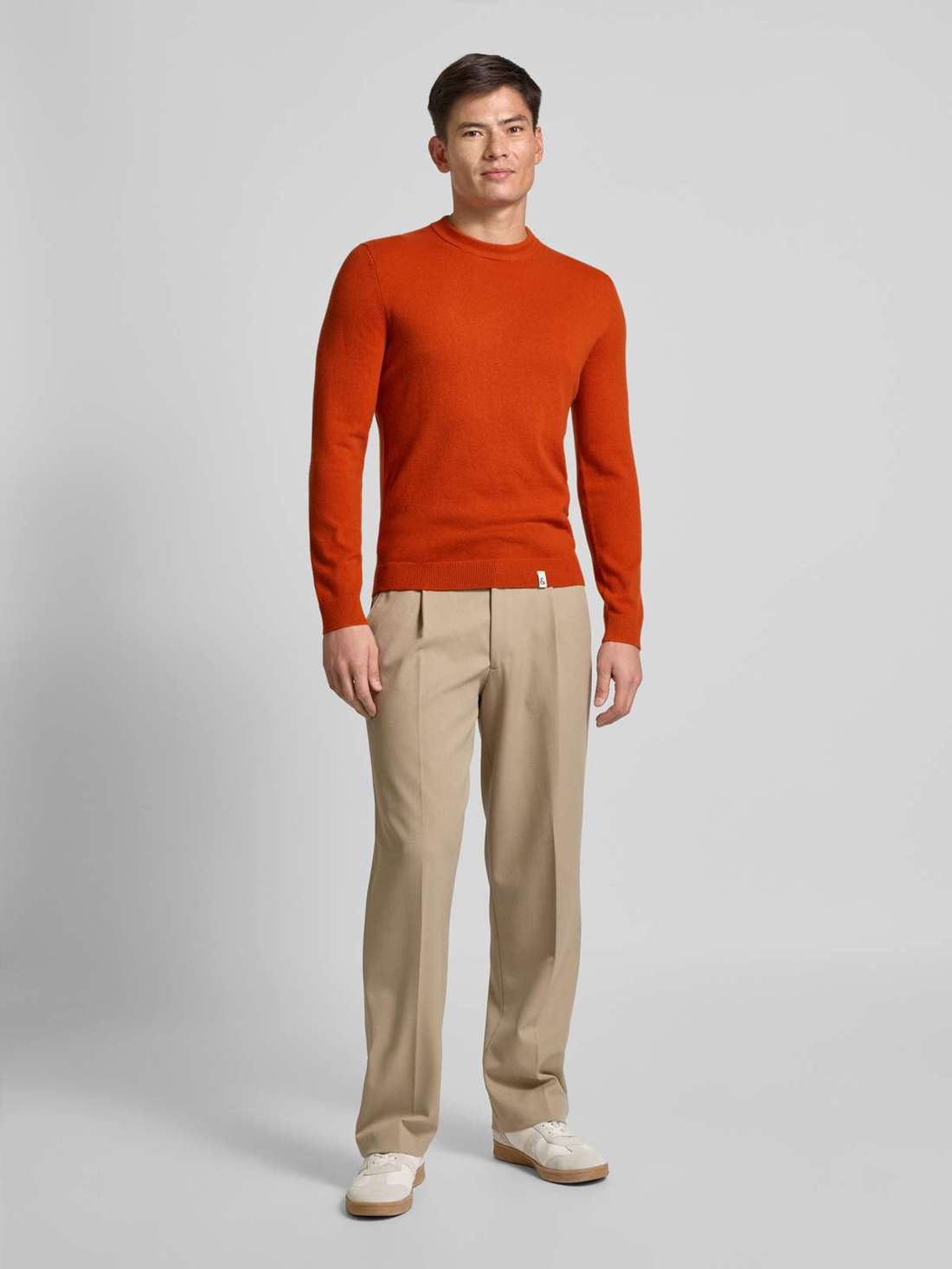 Вязаный свитер с деталями лейбла