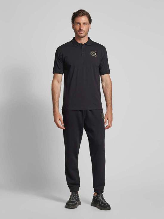 Спортивные штаны с этикеткой