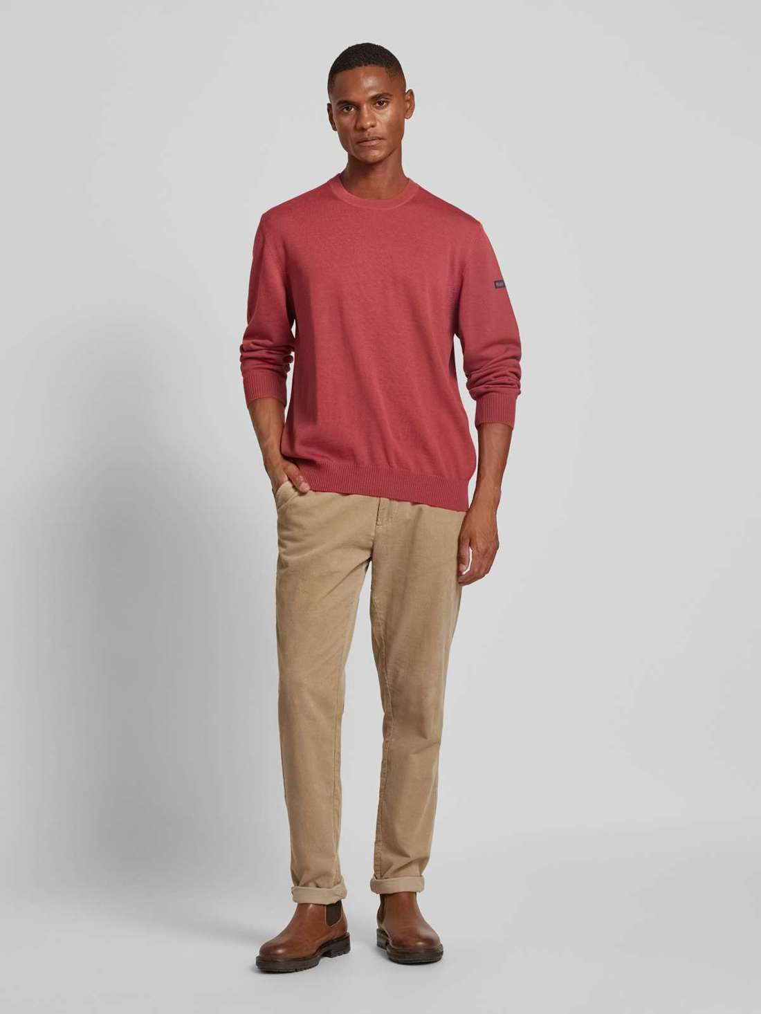 Вязаный свитер из чистой натуральной шерсти с круглым вырезом