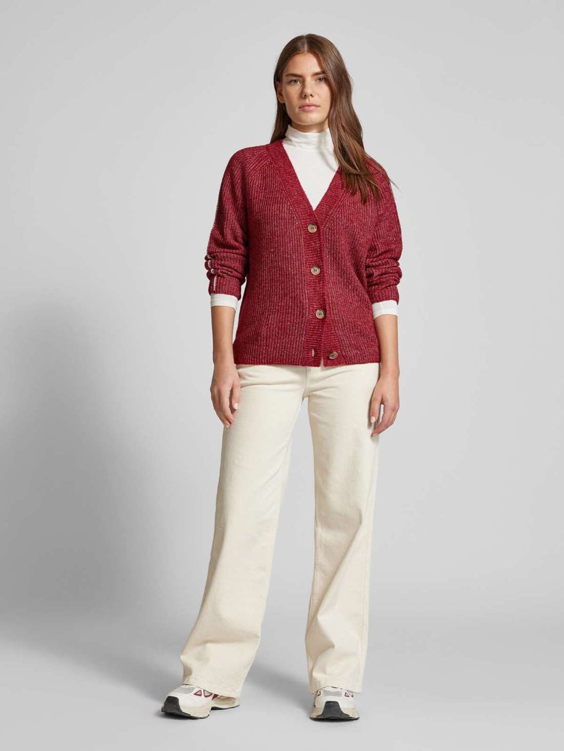 кардиган с V-образным вырезом