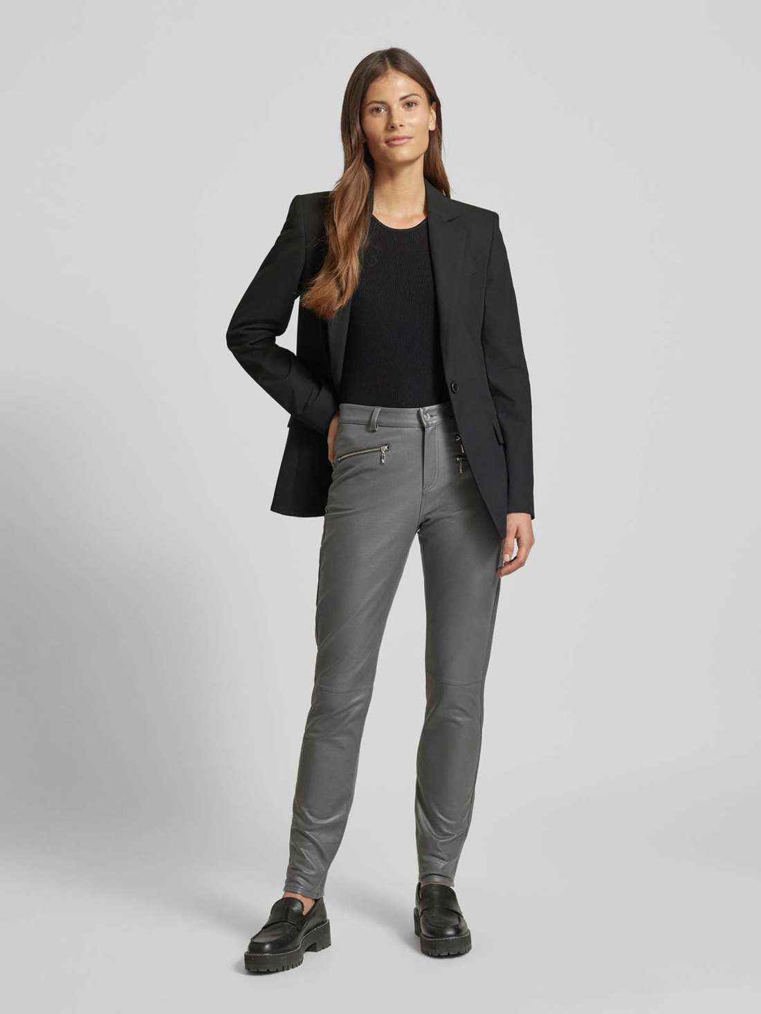 Тканевые брюки с карманами на молнии