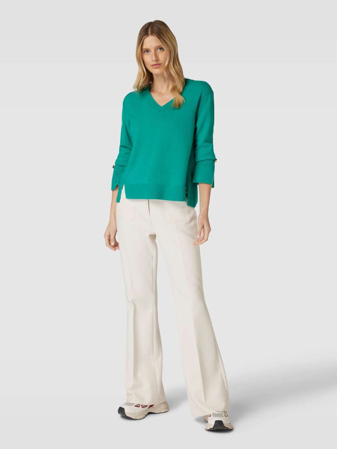 вязаный свитер с V-образным вырезом