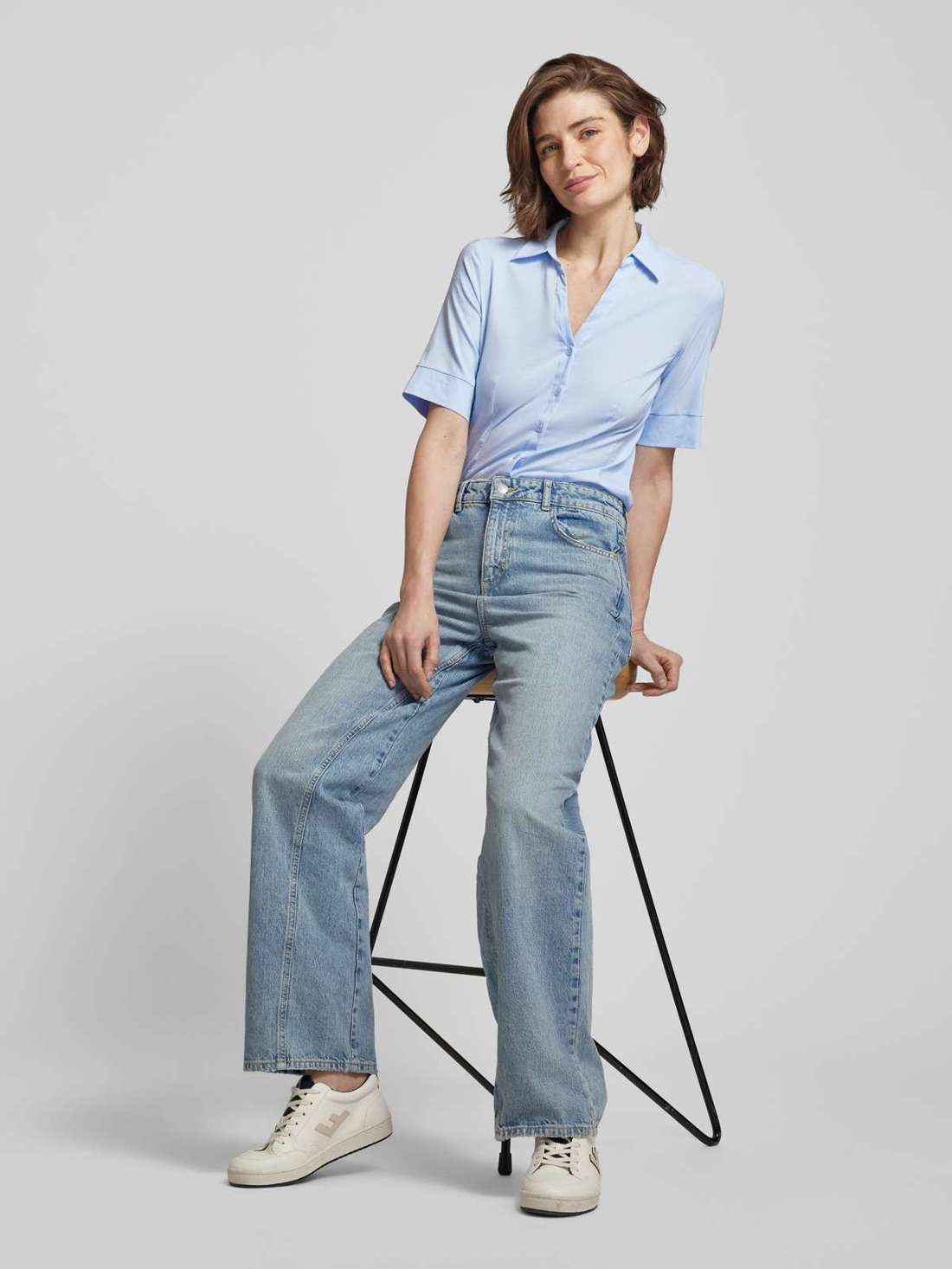 Блузка однотонного дизайна