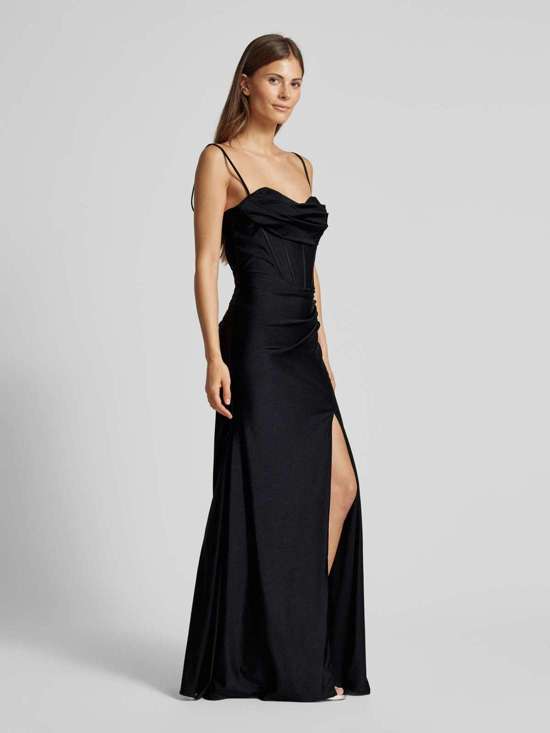 Вечернее платье с рюшами