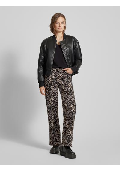 футболка с V-образным вырезом Ria