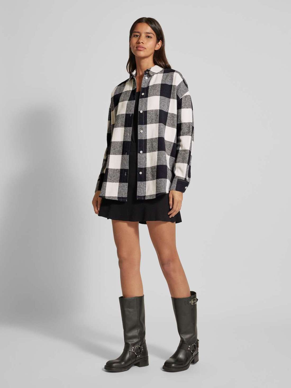 Блуза-рубашка стандартного кроя со спущенными плечами