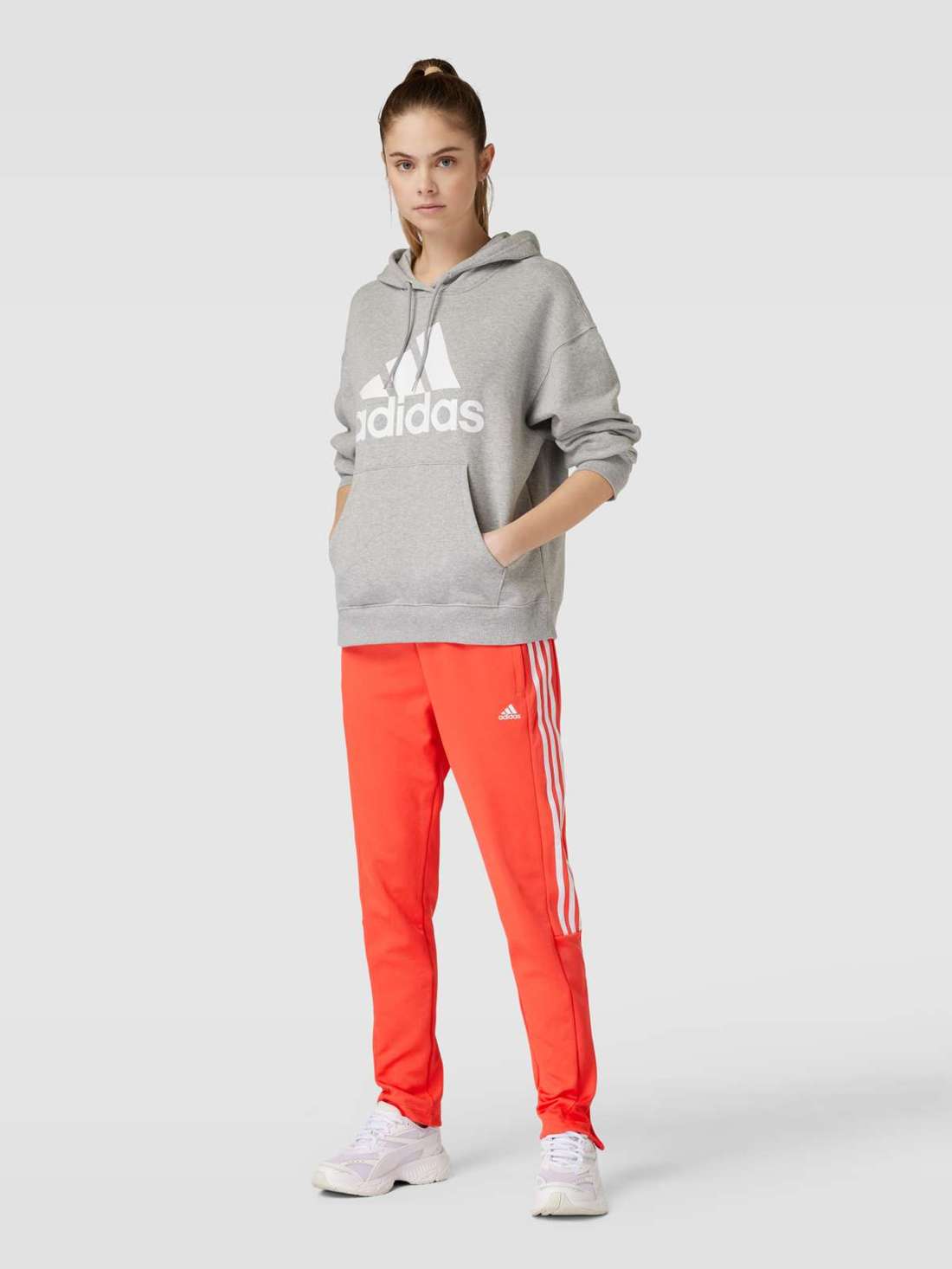 Спортивные брюки с принтом этикеток TIRO