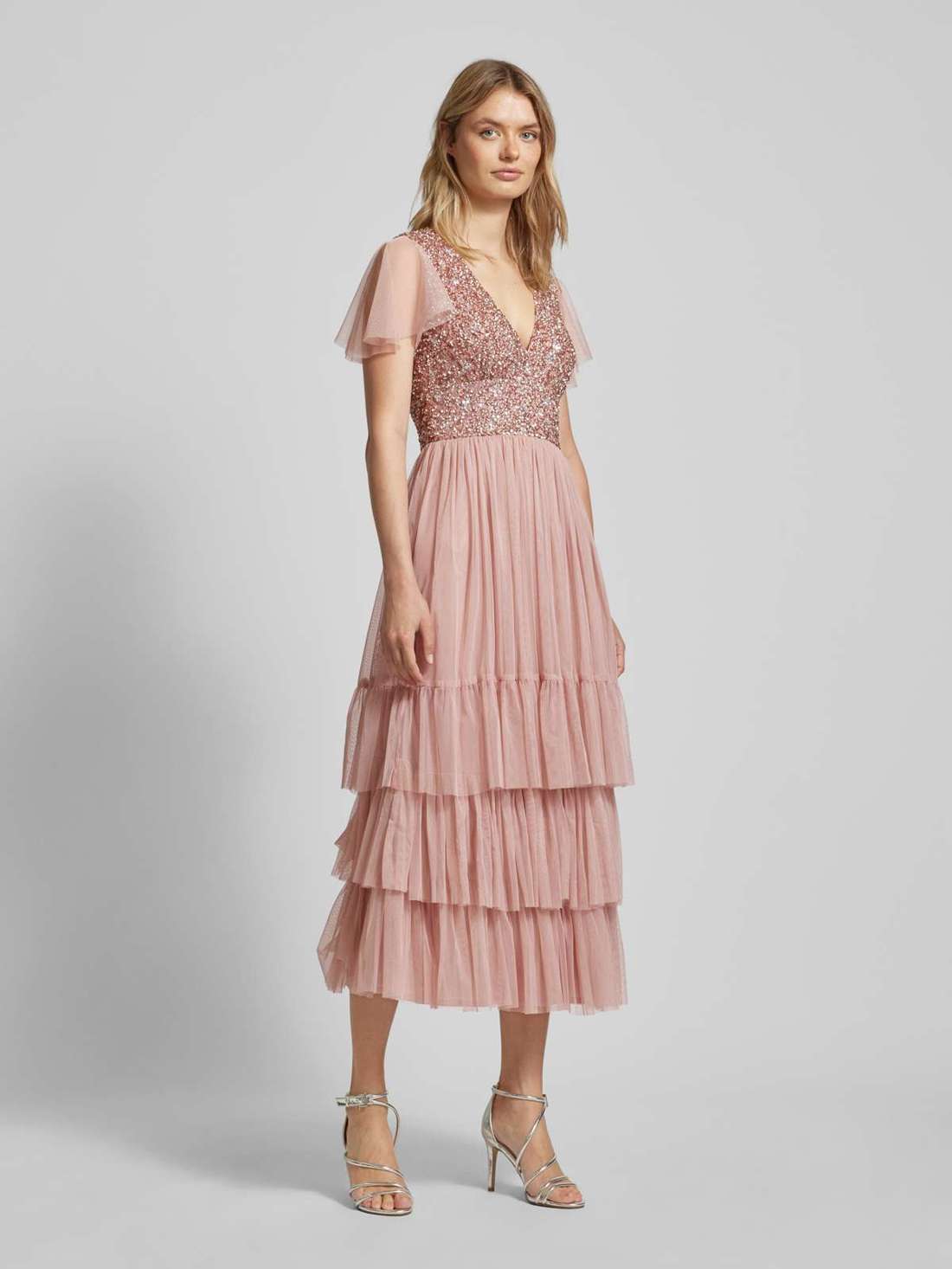 Коктейльное платье из тюля