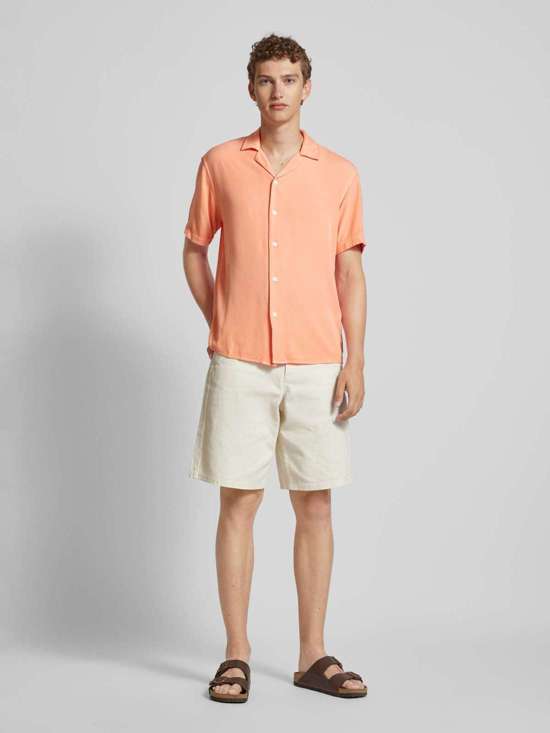 Повседневная рубашка свободного кроя с воротником с лацканами